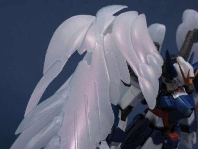 MG Wing Gundam Zero Custom 2005 Carahobi Limited Production Pearl Mirror Coating