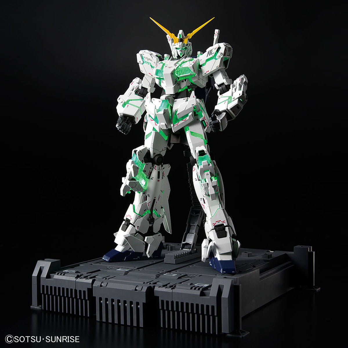 MGEX 1/100 Gundam Base Limited Unicorn Gundam Ver.TWC