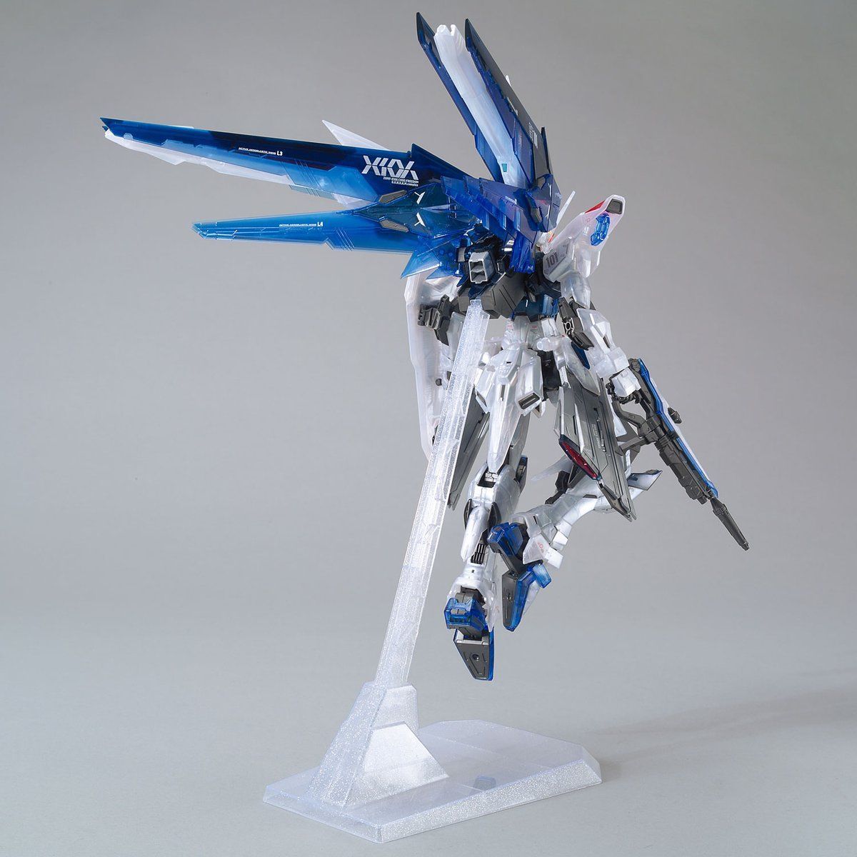 MG 1/100 Gundam Base Limited Freedom Gundam Ver.2.0 Clear Color - Gunpla - Master Grade by Bandai Spirits