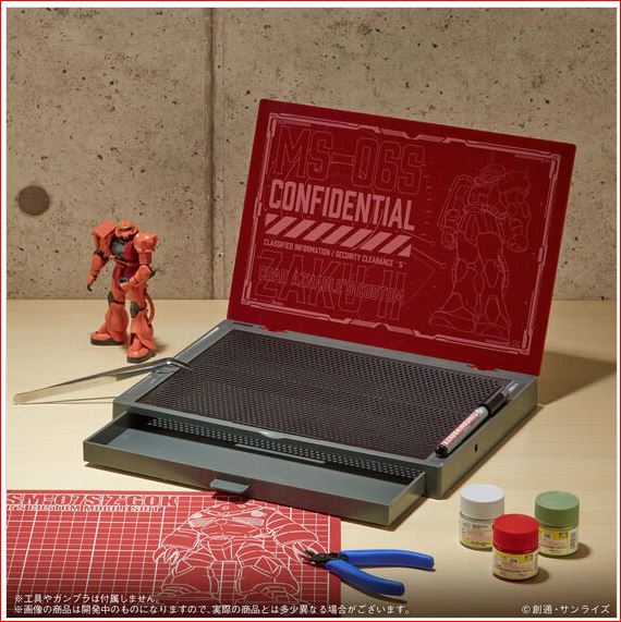 Limited Model Mobile Suit Gundam Workstation Char Aznable