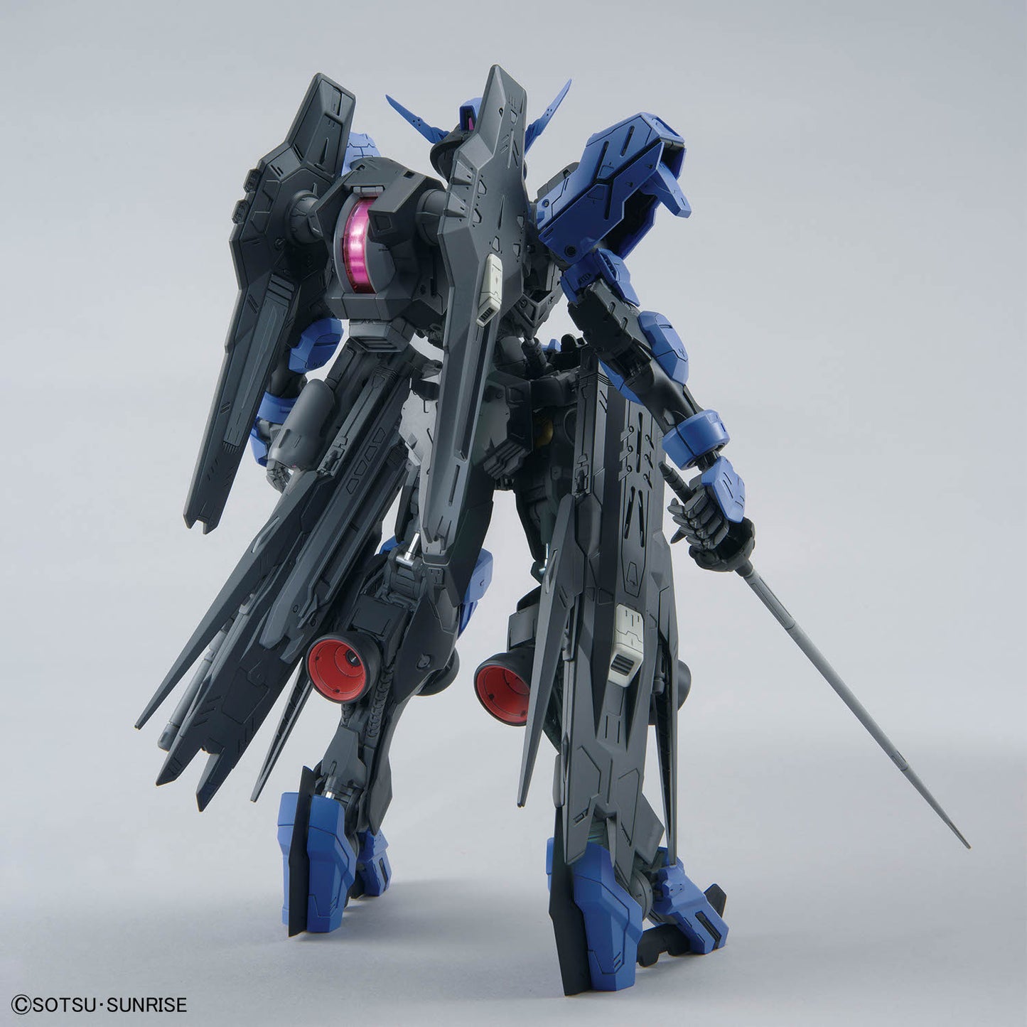 Iron-Blooded Orphans MG 1/100 Gundam Vidar
