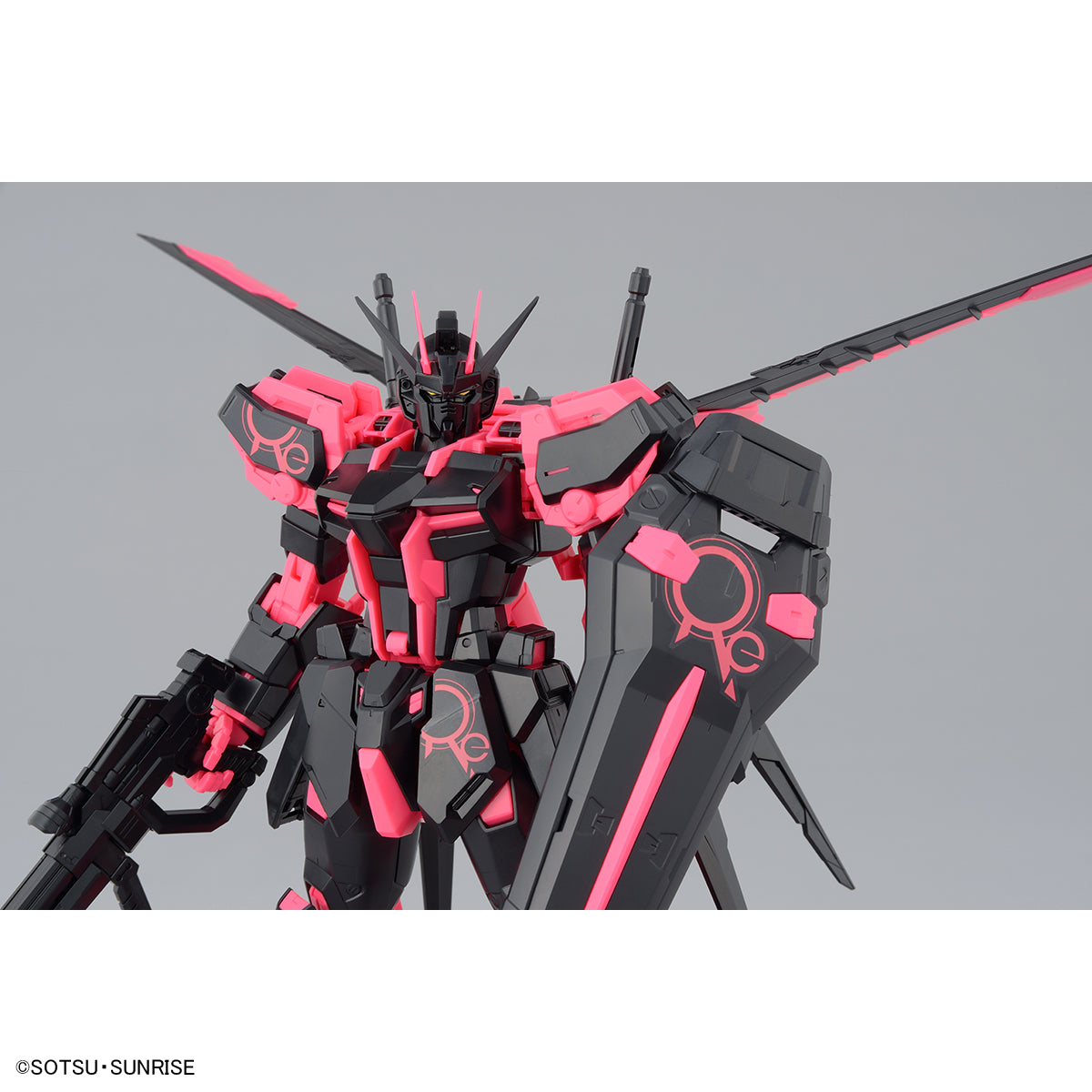 Event limited item MG 1/100 Aile Strike Gundam Ver.RM Neon Pink ecopla
