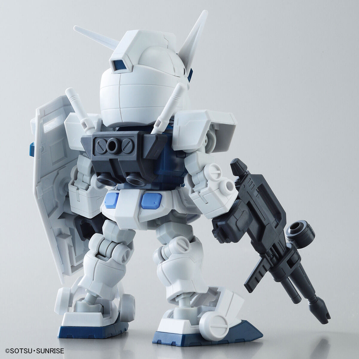 sd gundam cross silhouette gundam base limited rx-78-2 gundam (cross silhouette frame ver.) [gundam base color]