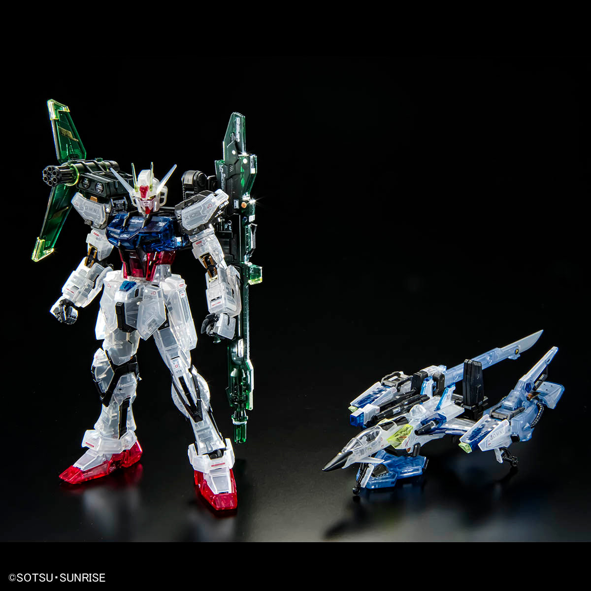 RG 1/144 Gundam Base Limited Yale Strike Gundam & Skygrasper Launcher / Sword Pack Set [Clear Color]