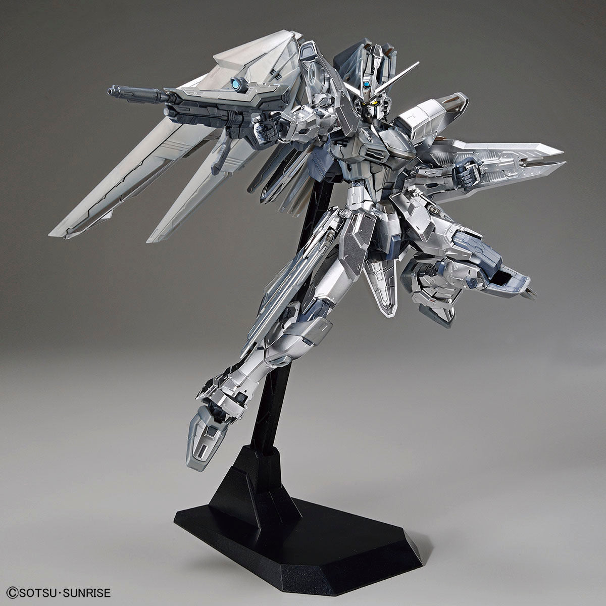 mg 1/100 gundam base limited freedom gundam ver.2.0 [silver coating]